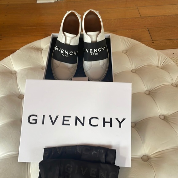 GIVENCHY URBAN STREET SNEAKER - Picture 2 of 12